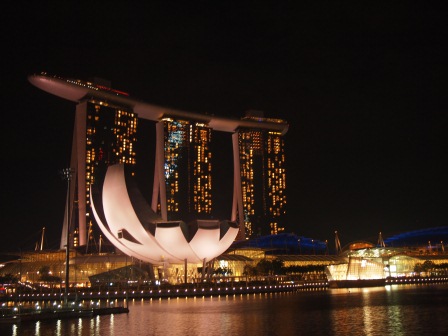 1353585799-82034099 Singapore-Marina Bay Sands金沙雷射燈光音樂水舞秀 一整個驚喜滿滿的Wonder Full