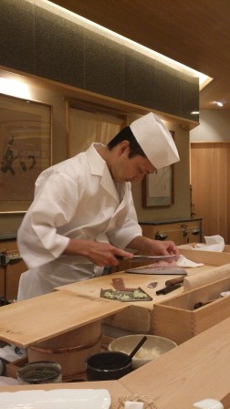 1354030743-313434372 Ginza-銀座茶屋 柳庵  Miss Japan幫你倒酒