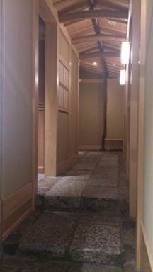 1354030752-2079965132 Ginza-銀座茶屋 柳庵  Miss Japan幫你倒酒