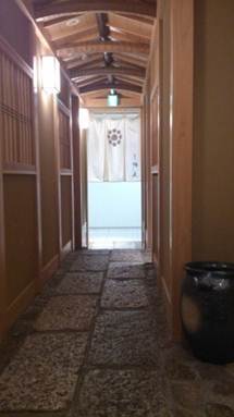 1354030753-3341458099 Ginza-銀座茶屋 柳庵  Miss Japan幫你倒酒