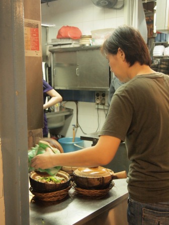 1354194513-3434166244 Singapore-來牛車水吃聯合本記煲飯吧