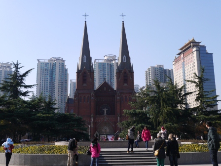 1358611024-70832424 Shanghai-徐家匯天主堂 鬧中取靜的靜謐聖地