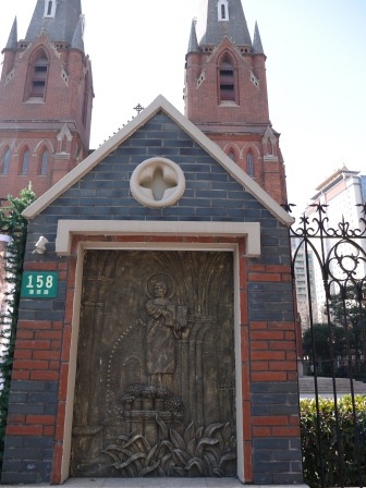 1358611026-5661281 Shanghai-徐家匯天主堂 鬧中取靜的靜謐聖地