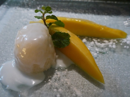 1361690523-3726935718 Bangkok-Mango Tree Bistro繼續吃泰國菜(Mango Tree也有芒果糯米甜點)