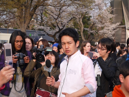 1364566770-355410366 Ueno-沉醉在上野公園 滿開的櫻花繽紛 無法計畫的祭典(2013お花見之三)