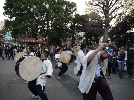 1364566800-3260897189 Ueno-沉醉在上野公園 滿開的櫻花繽紛 無法計畫的祭典(2013お花見之三)