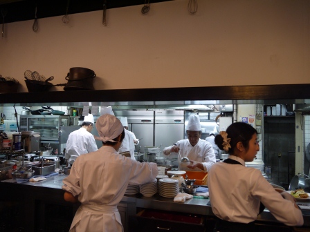 1364828648-802695468 Nihonbashi-傳統老店 たいめいけん給你最厲害的蛋包飯