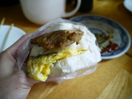 1366037340-3970442522 新竹-無名早餐店 饅頭肉排蛋 搬家後依舊好吃