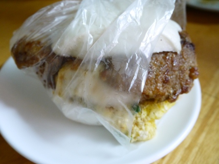 1366037345-1302437916 新竹-無名早餐店 饅頭肉排蛋 搬家後依舊好吃