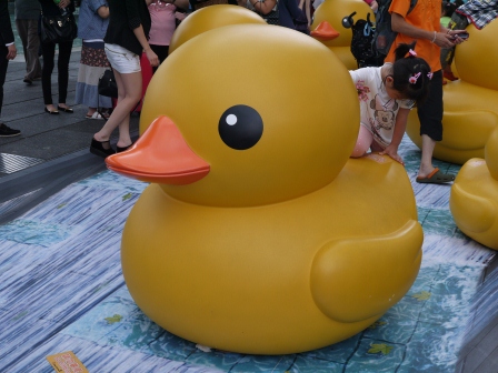 1368855090-401754364 HK-Rubber Duck還我黃色小鴨來!!!!!