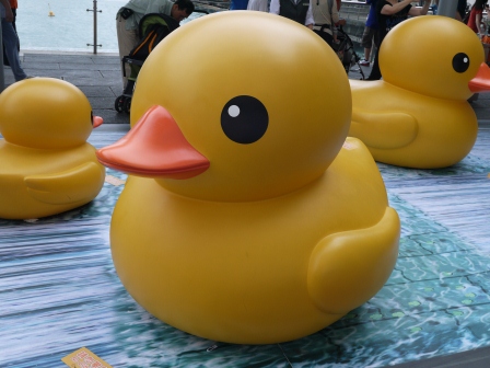 1368855092-2878041174 HK-Rubber Duck還我黃色小鴨來!!!!!