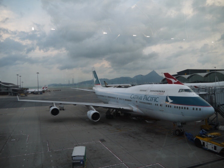 1369319627-605569953 2103台北香港國泰飛行 一整個無聊到不行