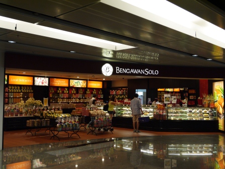 1370185222-326187329 Singapore-Bengawan Solo樟宜機場買娘惹糕當伴手禮