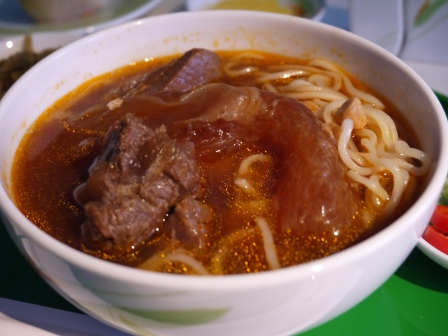 1372633140-1098147046 天際美食(長榮桂冠艙)鼎泰豐紅燒牛肉麵(2013英法德三國四城快速通過之3)