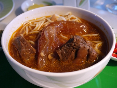 1372633140-683899254 天際美食(長榮桂冠艙)鼎泰豐紅燒牛肉麵(2013英法德三國四城快速通過之3)