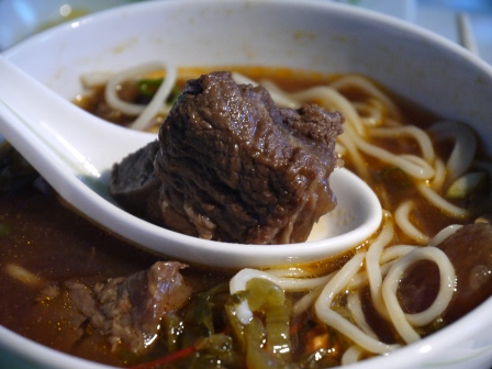 1372633141-3188705199 天際美食(長榮桂冠艙)鼎泰豐紅燒牛肉麵(2013英法德三國四城快速通過之3)
