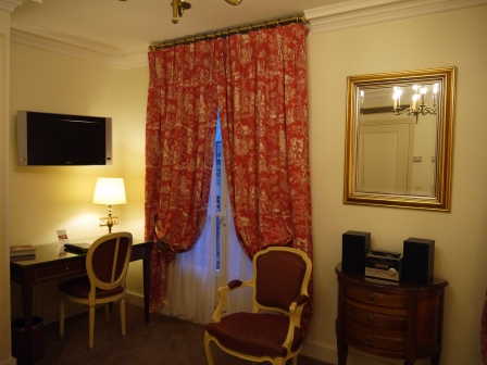 1373473210-1644803266 Paris-Hotel Mayfair停留在百年巴黎小酒店(2013英法德三國四城快速通過之13)