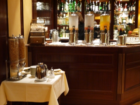 1373473222-2908391608 Paris-Hotel Mayfair停留在百年巴黎小酒店(2013英法德三國四城快速通過之13)