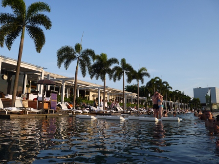 1373689789-2539842562 Singapore-Marina Bay Sands Infinity Pool金沙酒店57樓無邊際游泳池