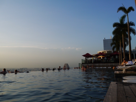 1373689794-349230801 Singapore-Marina Bay Sands Infinity Pool金沙酒店57樓無邊際游泳池