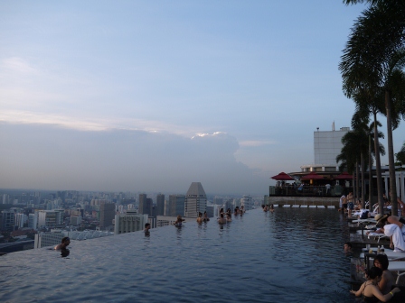 1373689800-1901884571 Singapore-Marina Bay Sands Infinity Pool金沙酒店57樓無邊際游泳池