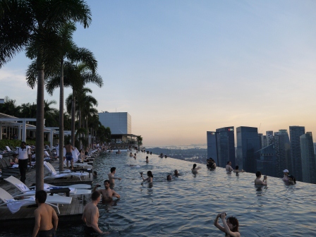 1373689800-2611538672 Singapore-Marina Bay Sands Infinity Pool金沙酒店57樓無邊際游泳池