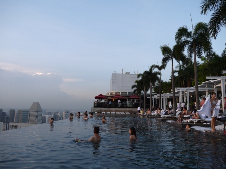 1373689801-2042507911 Singapore-Marina Bay Sands Infinity Pool金沙酒店57樓無邊際游泳池
