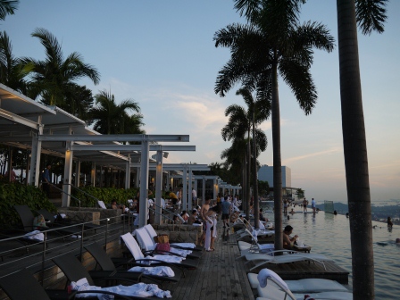 1373689807-3810845269 Singapore-Marina Bay Sands Infinity Pool金沙酒店57樓無邊際游泳池