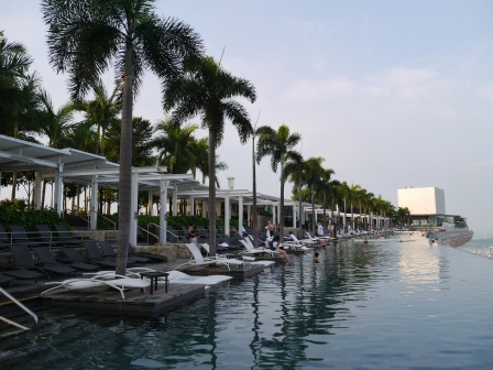 1373689808-483899029 Singapore-Marina Bay Sands Infinity Pool金沙酒店57樓無邊際游泳池
