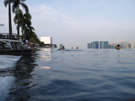 1373689809-1209177493 Singapore-Marina Bay Sands Infinity Pool金沙酒店57樓無邊際游泳池