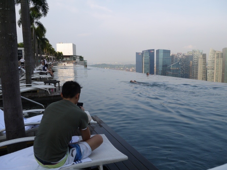 1373689809-321085999 Singapore-Marina Bay Sands Infinity Pool金沙酒店57樓無邊際游泳池