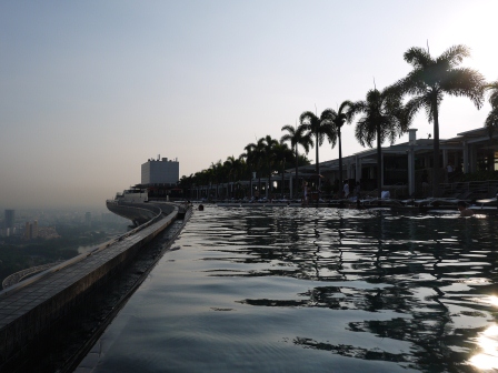 1373689810-3365109161 Singapore-Marina Bay Sands Infinity Pool金沙酒店57樓無邊際游泳池