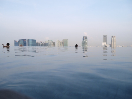 1373689810-430153488 Singapore-Marina Bay Sands Infinity Pool金沙酒店57樓無邊際游泳池