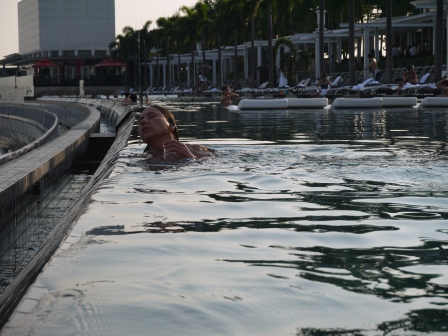 1373689812-1320318554 Singapore-Marina Bay Sands Infinity Pool金沙酒店57樓無邊際游泳池
