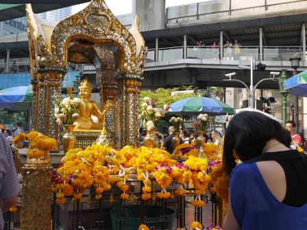 1377181214-114098915 Bangkok-四面佛Erawan Shrine曼谷必拜