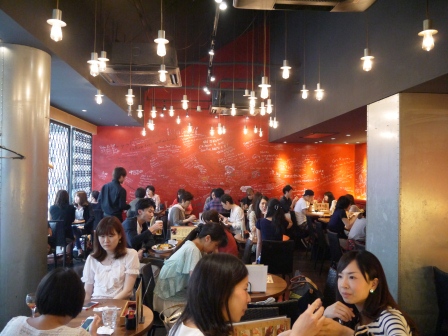 1380529502-430860268 Shinjuku-Paradorina西班牙烤飯 有台灣味