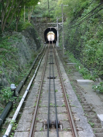 1380882033-1676017188 Takaosan-高尾山Cable 怎麼這麼陡...