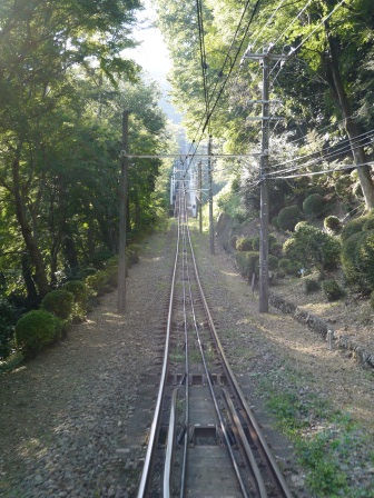 1380882034-1488222680 Takaosan-高尾山Cable 怎麼這麼陡...