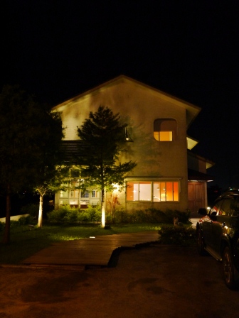 1381304833-2021586242 頭城-合盛66 田中央白色小屋內的輕鬆 這民宿一定要推薦