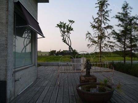 1381304835-3440387831 頭城-合盛66 田中央白色小屋內的輕鬆 這民宿一定要推薦