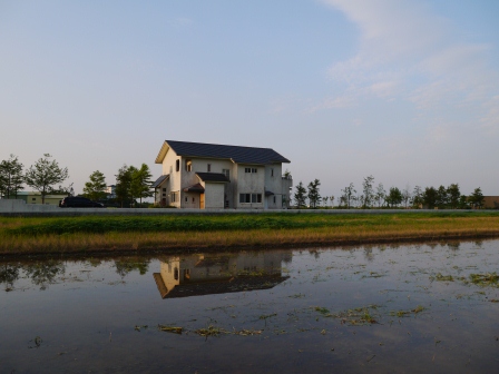 1381304837-2673133255 頭城-合盛66 田中央白色小屋內的輕鬆 這民宿一定要推薦