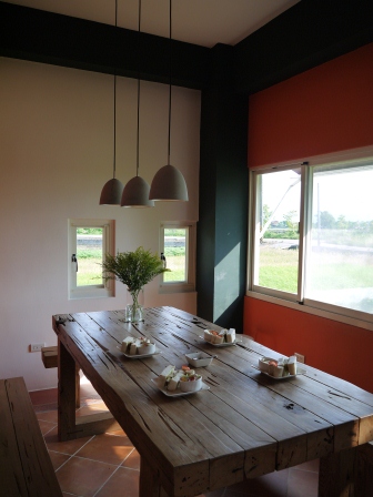 1381304844-3675830430 頭城-合盛66 田中央白色小屋內的輕鬆 這民宿一定要推薦