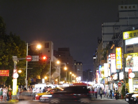 1381544836-1211504520 大同-寧夏夜市初體驗 東西好吃環境好 圓環邊蚵仔煎/里長伯臭豆腐/林記燒麻糬/詹記雞腳翅