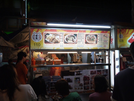 1381544841-115399096 大同-寧夏夜市初體驗 東西好吃環境好 圓環邊蚵仔煎/里長伯臭豆腐/林記燒麻糬/詹記雞腳翅