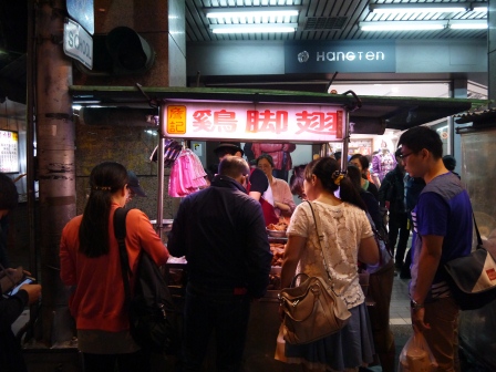 1381544843-383146705 大同-寧夏夜市初體驗 東西好吃環境好 圓環邊蚵仔煎/里長伯臭豆腐/林記燒麻糬/詹記雞腳翅