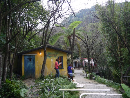 1381558626-295142196 士林-蒙馬特影像咖啡 山林間的優閒咖啡屋