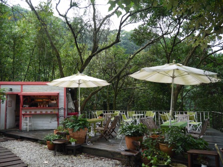 1381558628-1372441210 士林-蒙馬特影像咖啡 山林間的優閒咖啡屋