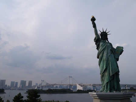 1382942359-2999706893 Odaiba-台場真有趣 走不透之一(百合海鷗號/自由女神/彩虹大橋/Aqua City/富士電視台)