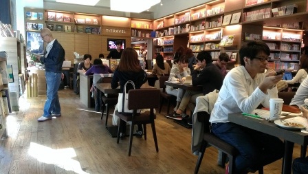 1383971804-3602112741 Daiganyama-書店怎麼可以這麼美 代官山的蔦屋書店