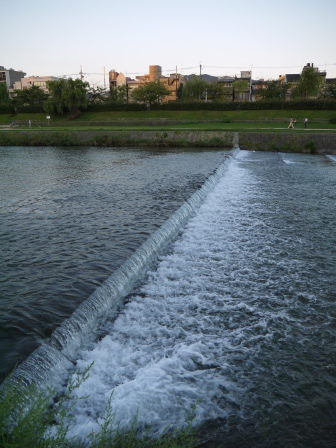 1384428665-1019973252 Kyoto-京都鴨川 好一個清涼清澈的鴨川時間